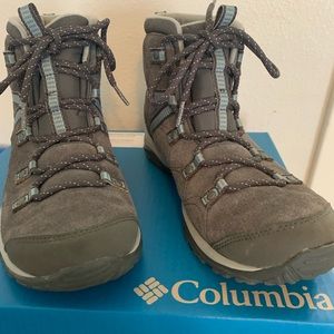 Columbia waterproof hiking snow boots